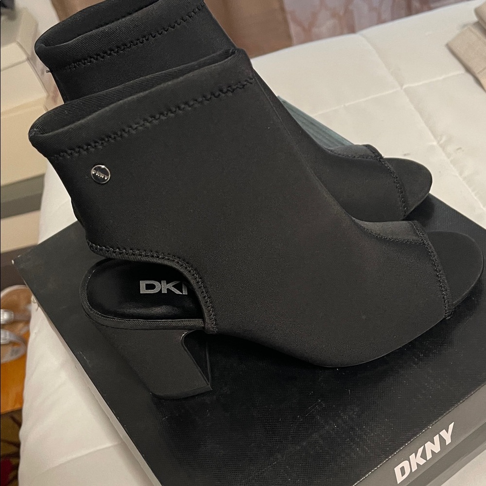 DKNY Elegant Black Heeled peep toe Boots - Picture 2 of 8
